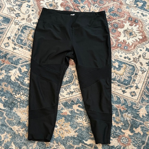 Avia Large Black Textured Cropped Leggings - Picture 1 of 5